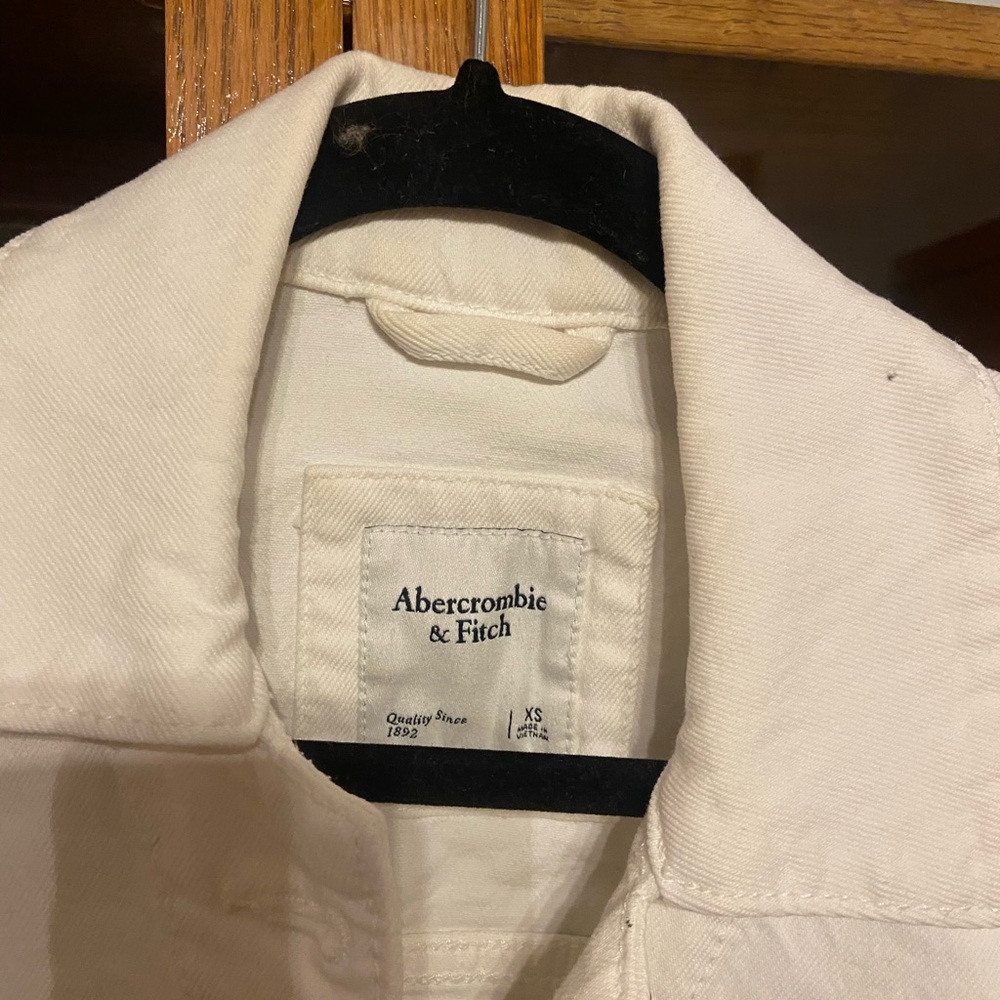 Abercrombie & Fitch Women's White Denim Jacket - Picture 2 of 3